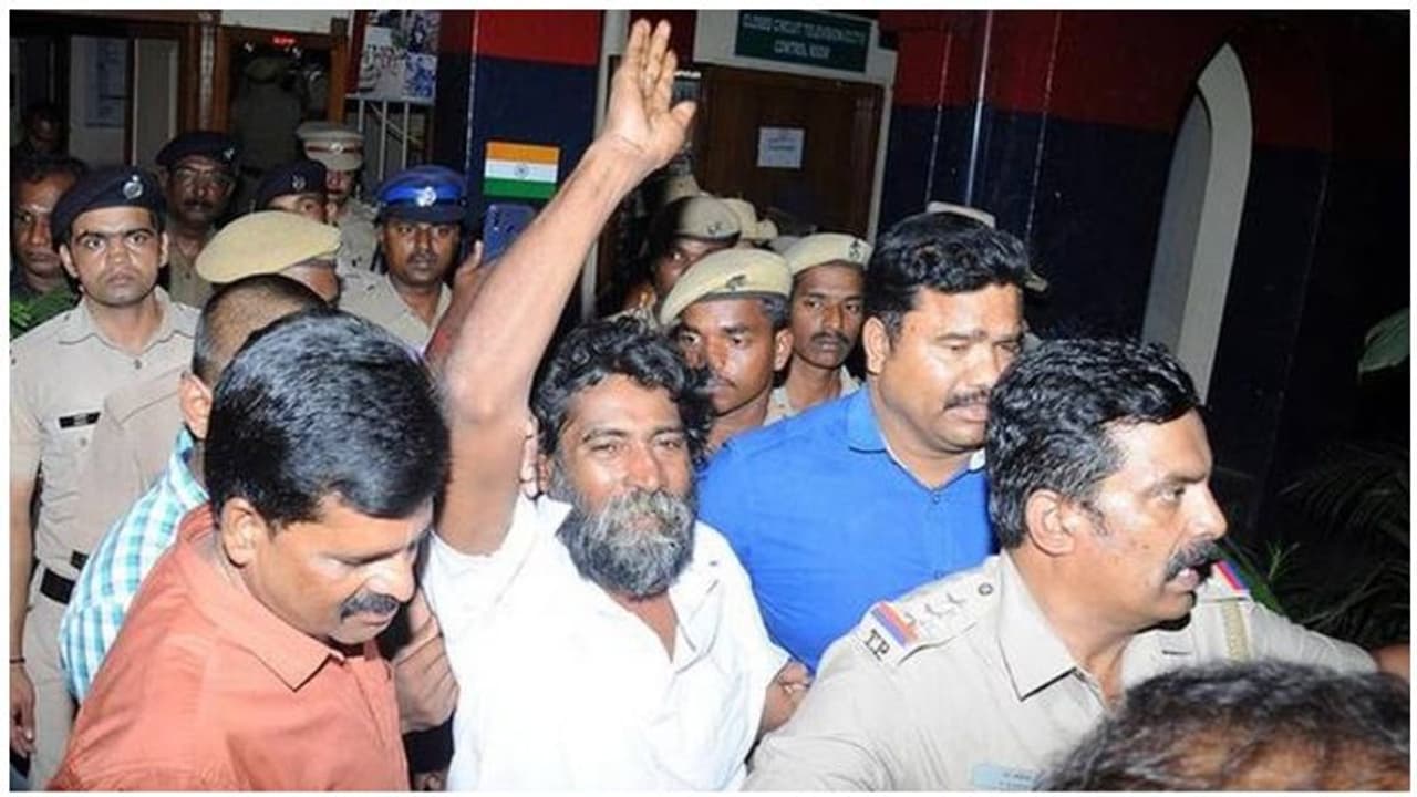 பெண்ணை பாலியல் ரீதியாக துன்புறுத்திய போராளி..!! வாரம் ஒரு முறை கையொழுத்து போட்டால் போதும்..!! பெண்ணை பாலியல் ரீதியாக துன்புறுத்திய போராளி..!! வாரம் ஒரு முறை கையொழுத்து போட்டால் போதும்..!!