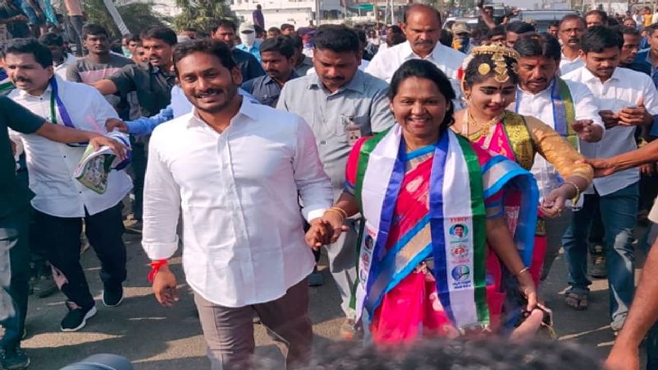 అవమానిస్తున్నారు: టీడీపీ నేతలపై వైసీపీ ఎమ్మెల్యే శ్రీదేవి ఫైర్