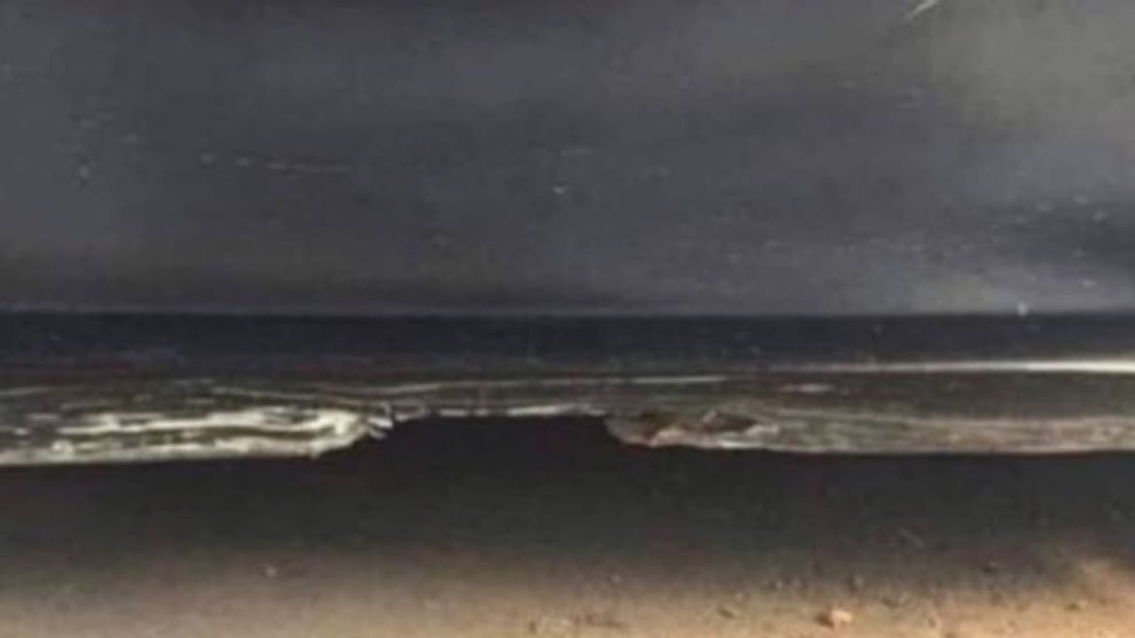 ഒറ്റനോട്ടത്തില് കടലും മഴക്കാറുമൂടിയ ആകാശവും; എന്നാല് സംഗതി അതൊന്നുമല്ല! ഒറ്റനോട്ടത്തില് കടലും മഴക്കാറുമൂടിയ ആകാശവും; എന്നാല് സംഗതി അതൊന്നുമല്ല!