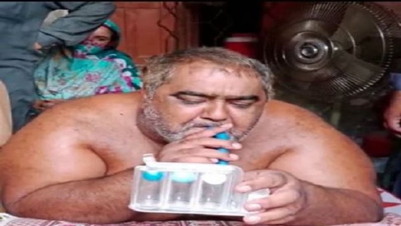 ಗದ್ದಲ ಜಾಸ್ತಿ ಅಂತಾ ಮುಟ್ಲಿಲ್ಲ: ಪಾಕ್ ತೂಕದ ಮನುಷ್ಯ ಇನ್ನಿಲ್ಲ! ಗದ್ದಲ ಜಾಸ್ತಿ ಅಂತಾ ಮುಟ್ಲಿಲ್ಲ: ಪಾಕ್ ತೂಕದ ಮನುಷ್ಯ ಇನ್ನಿಲ್ಲ!