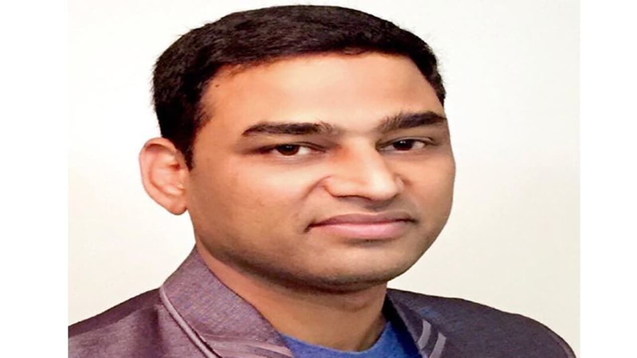 శానంపూడి సైదిరెడ్డి టికెట్ కు ఎసరు: కన్నేసిన మరో ఎన్నారై ఇతనే... శానంపూడి సైదిరెడ్డి టికెట్ కు ఎసరు: కన్నేసిన మరో ఎన్నారై ఇతనే...