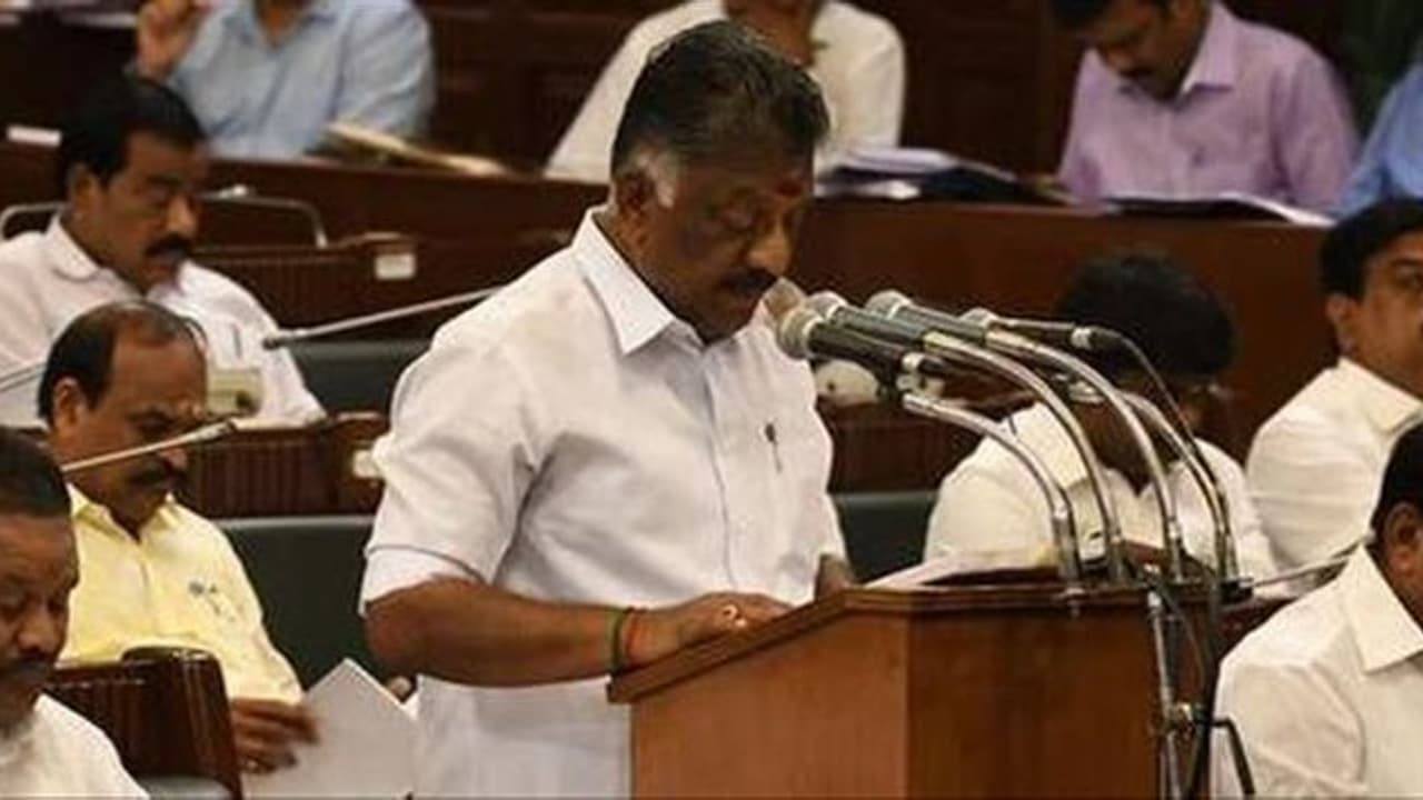 நீட் தேர்வு விவகாரம் ! மத்திய அரசுக்கு எதிரா தீர்மானமெல்லாம் கொண்டு வர முடியாது !! ஓபிஎஸ் அதிரடி பேச்சு !! நீட் தேர்வு விவகாரம் ! மத்திய அரசுக்கு எதிரா தீர்மானமெல்லாம் கொண்டு வர முடியாது !! ஓபிஎஸ் அதிரடி பேச்சு !!