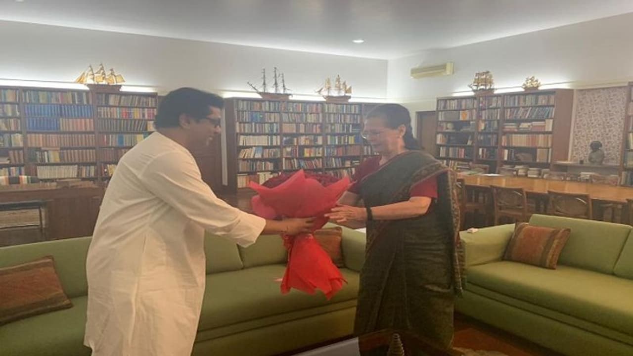 ಸೋನಿಯಾ ಭೇಟಿ ಮಾಡಿದ ರಾಜ್: ಆಯೋಗಕ್ಕೆ ಹಾಕಿದರು ಆವಾಜ್? ಸೋನಿಯಾ ಭೇಟಿ ಮಾಡಿದ ರಾಜ್: ಆಯೋಗಕ್ಕೆ ಹಾಕಿದರು ಆವಾಜ್?