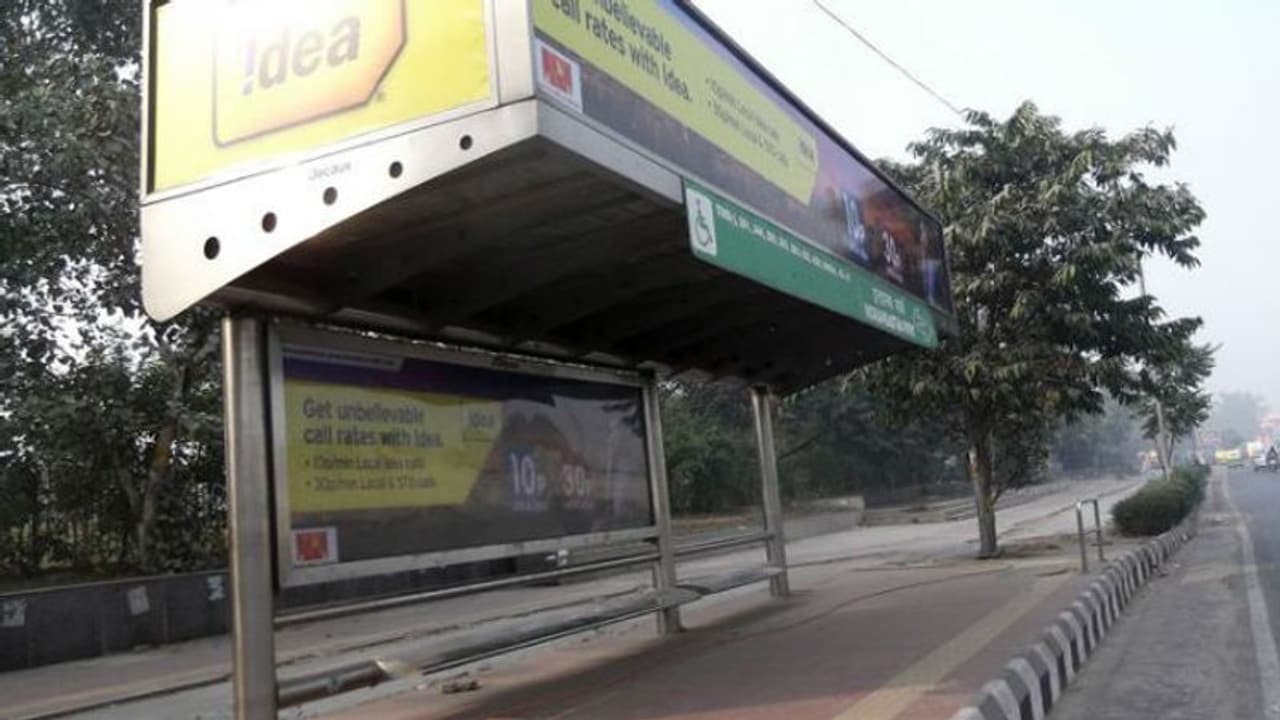 ಉತ್ತರ ಕನ್ನಡ: ಒಂದೇ ಒಂದು ಮೇಸೆಜ್ಗೆ 32 ಗ್ರಾಮೀಣ ಬಸ್ ನಿಲ್ದಾಣ ಸ್ವಚ್ಛ..! ಉತ್ತರ ಕನ್ನಡ: ಒಂದೇ ಒಂದು ಮೇಸೆಜ್ಗೆ 32 ಗ್ರಾಮೀಣ ಬಸ್ ನಿಲ್ದಾಣ ಸ್ವಚ್ಛ..!