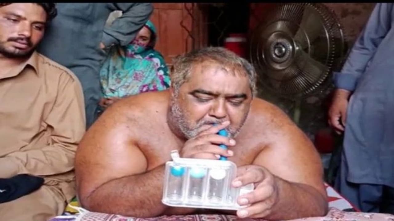 പാക്കിസ്ഥാനിലെ ഏറ്റവും ഭാരം കൂടിയ വ്യക്തി, നൂറുല് ഹസന് ചികിത്സ കിട്ടാതെ മരിച്ചു പാക്കിസ്ഥാനിലെ ഏറ്റവും ഭാരം കൂടിയ വ്യക്തി, നൂറുല് ഹസന് ചികിത്സ കിട്ടാതെ മരിച്ചു
