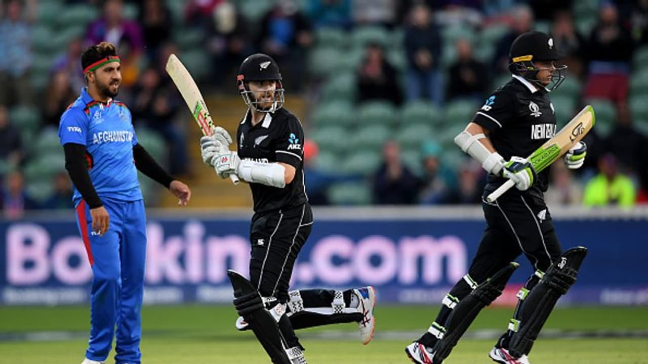 తొలి వన్డే: ఎట్టకేలకు గెలిచిన న్యూజిలాండ్, కివీస్ గడ్డపై భారత్కు తొలి ఓటమి తొలి వన్డే: ఎట్టకేలకు గెలిచిన న్యూజిలాండ్, కివీస్ గడ్డపై భారత్కు తొలి ఓటమి