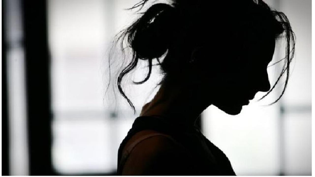 600మంది యువతులకు టెక్కీ వల.. ఫోన్ లో 2వేల నగ్నచిత్రాలు 600మంది యువతులకు టెక్కీ వల.. ఫోన్ లో 2వేల నగ్నచిత్రాలు