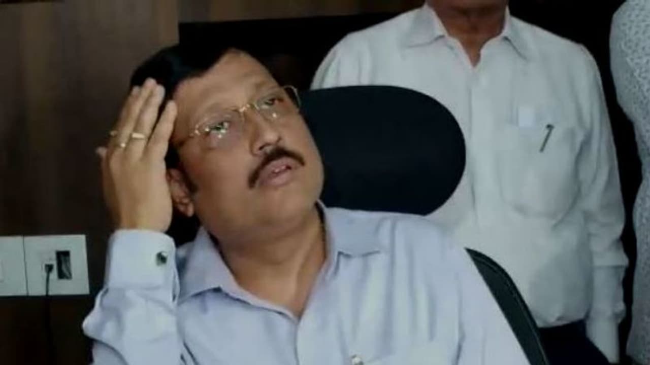 বিধাননগরের মেয়র পদ থেকে ইস্তফা সব্যসাচীর! সাংবাদিক বৈঠকেই রাজ্য সরকারের বিরুদ্ধে তোপ দাগলেন