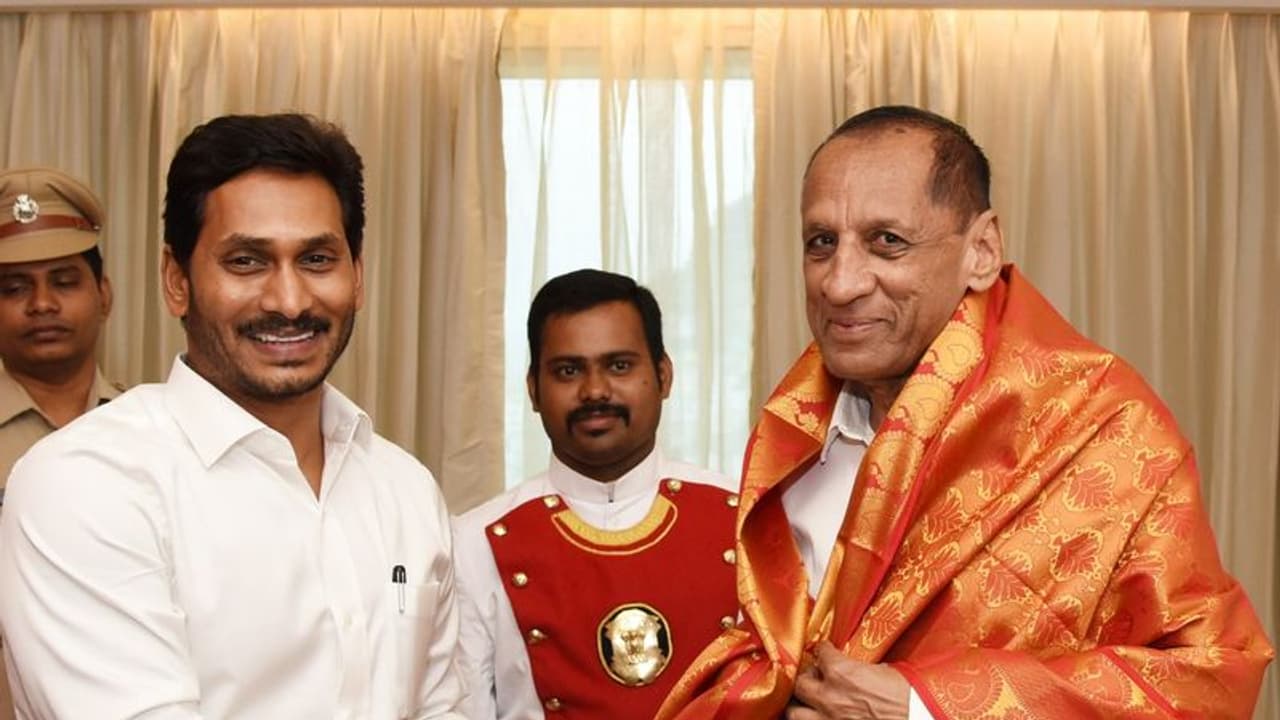 గవర్నర్ నరసింహాన్తో జగన్ భేటీ గవర్నర్ నరసింహాన్తో జగన్ భేటీ