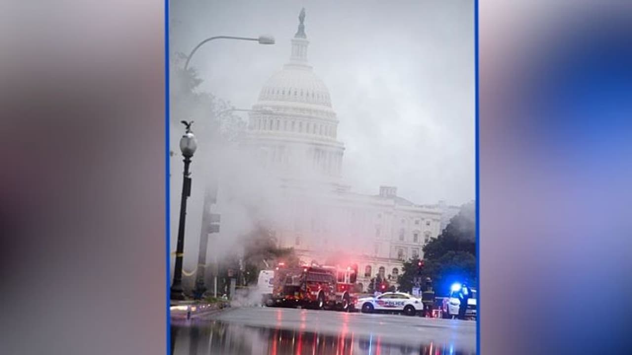 মাত্র এক ঘণ্টার বৃষ্টিতে হোয়াইট হাউসের বেসমেন্টে জমে গেল জল মাত্র এক ঘণ্টার বৃষ্টিতে হোয়াইট হাউসের বেসমেন্টে জমে গেল জল