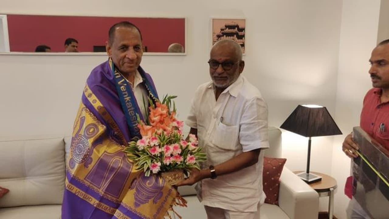 మీ హయాంలో తిరుమల దేదీప్యమానంగా వెలుదొందాలి: వైవీకి గవర్నర్ హితవు మీ హయాంలో తిరుమల దేదీప్యమానంగా వెలుదొందాలి: వైవీకి గవర్నర్ హితవు