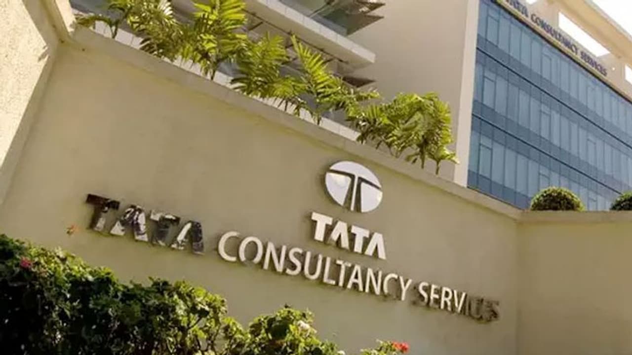 ಮೋದಿ ಮನವಿಗೆ ಸ್ಪಂದಿಸಿದ ಟಾಟಾ ಮಾಲೀಕತ್ವದ TCS, ನೌಕರರಿಗೆ ಉದ್ಯೋಗ ಭದ್ರತೆ! ಮೋದಿ ಮನವಿಗೆ ಸ್ಪಂದಿಸಿದ ಟಾಟಾ ಮಾಲೀಕತ್ವದ TCS, ನೌಕರರಿಗೆ ಉದ್ಯೋಗ ಭದ್ರತೆ!