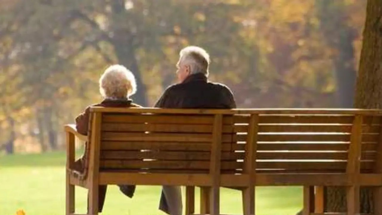 Elder Line: ১৪৫৬৭ নম্বরে ফোন করলেই মুশকিল আসান , অসহায় প্রবীণদের পাশে কেন্দ্রীয় সরকার