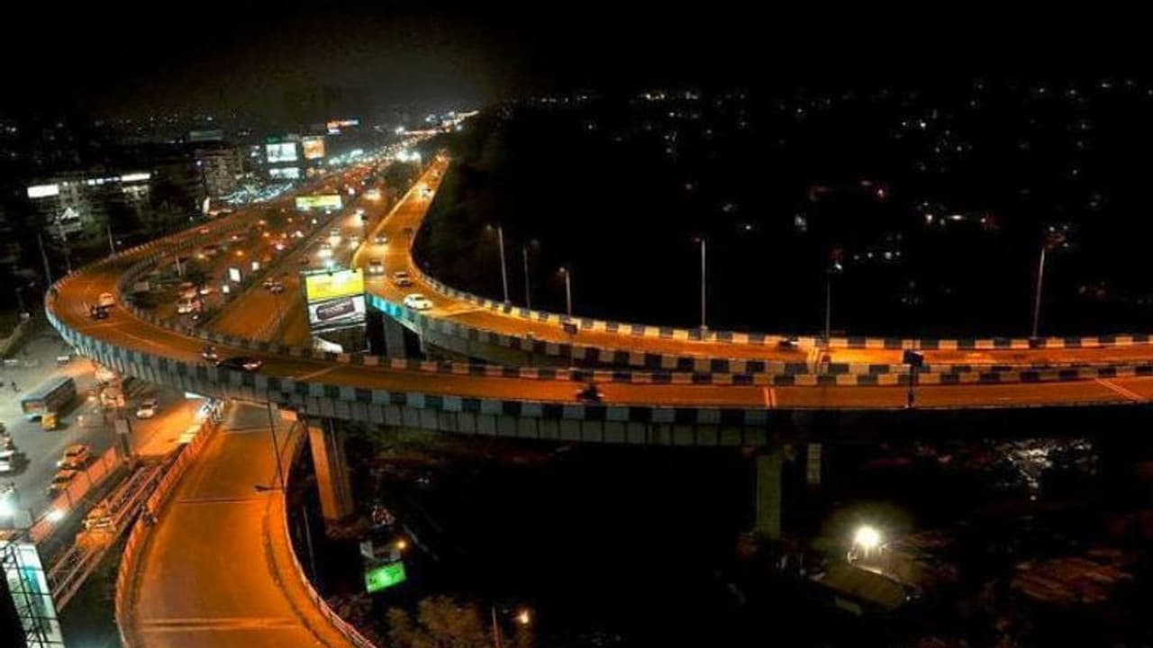 উত্তর থেকে দক্ষিণ, অষ্টমীর সন্ধ্যায় শহরের কোন রাস্তায় যানজট কেমন? জেনে নিন তিলোত্তমার রাস্তাঘাটের খবর উত্তর থেকে দক্ষিণ, অষ্টমীর সন্ধ্যায় শহরের কোন রাস্তায় যানজট কেমন? জেনে নিন তিলোত্তমার রাস্তাঘাটের খবর