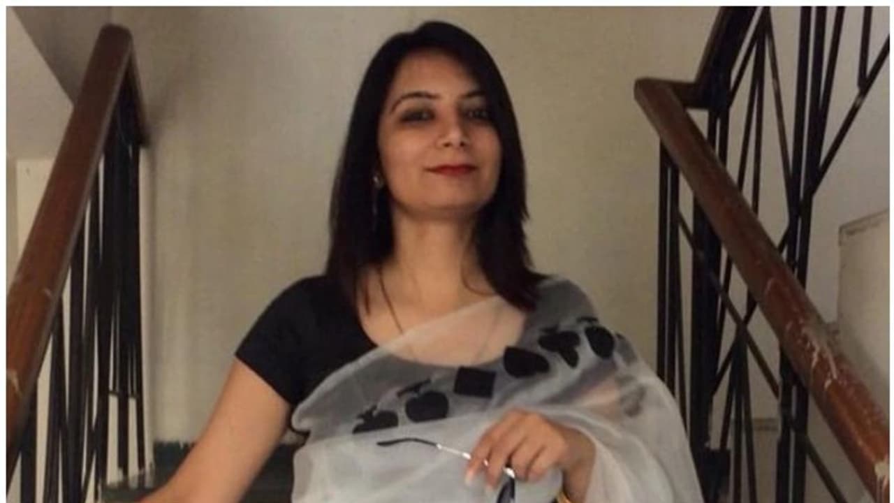 ദില്ലിയില് 'ആത്മഹത്യ ചെയ്ത' യുവതിയെ ബെംഗളൂരുവില് നിന്ന് ജീവനോടെ കണ്ടെത്തി ദില്ലിയില് 'ആത്മഹത്യ ചെയ്ത' യുവതിയെ ബെംഗളൂരുവില് നിന്ന് ജീവനോടെ കണ്ടെത്തി