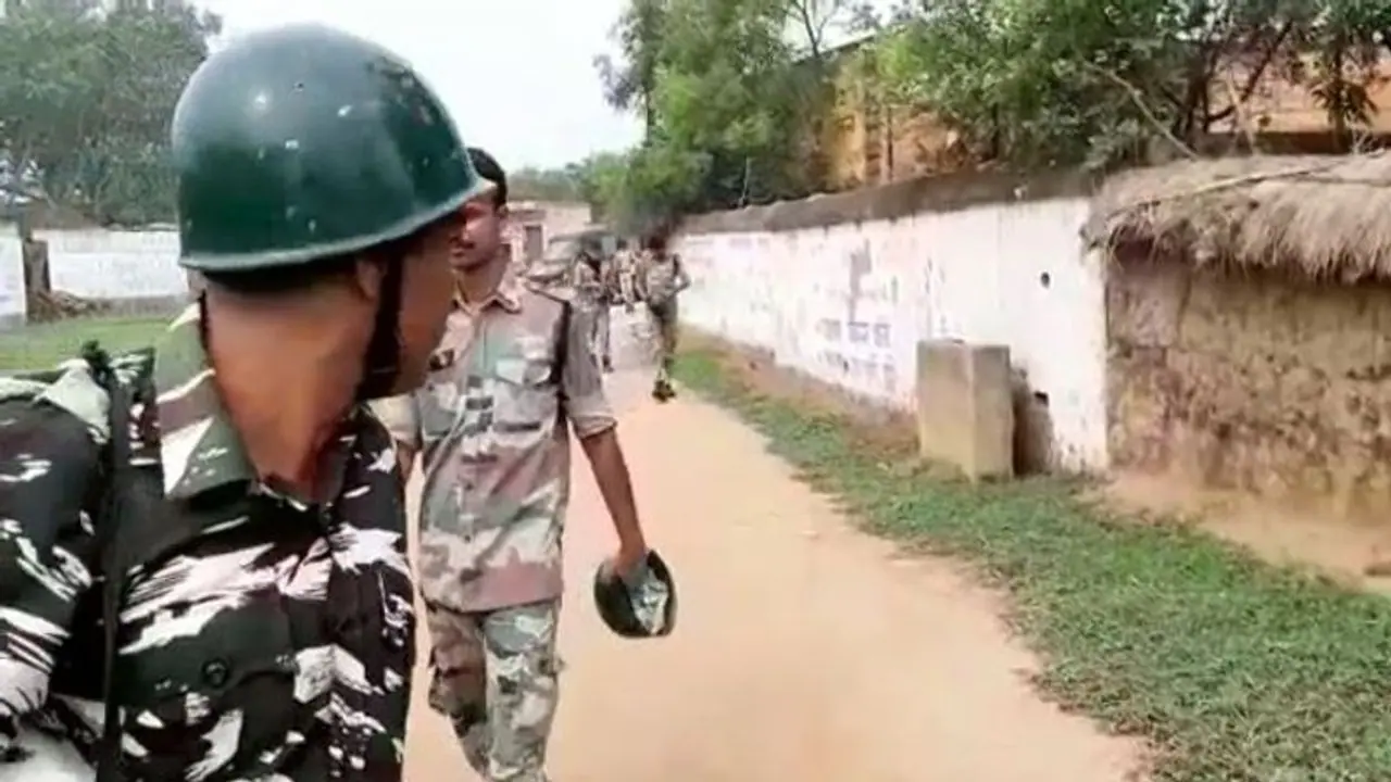 রণক্ষেত্র সদাইপুর, কাটমানি বিক্ষোভে ব্যাপক বোমাবাজি, পুলিশকেও আক্রমণের অভিযোগ