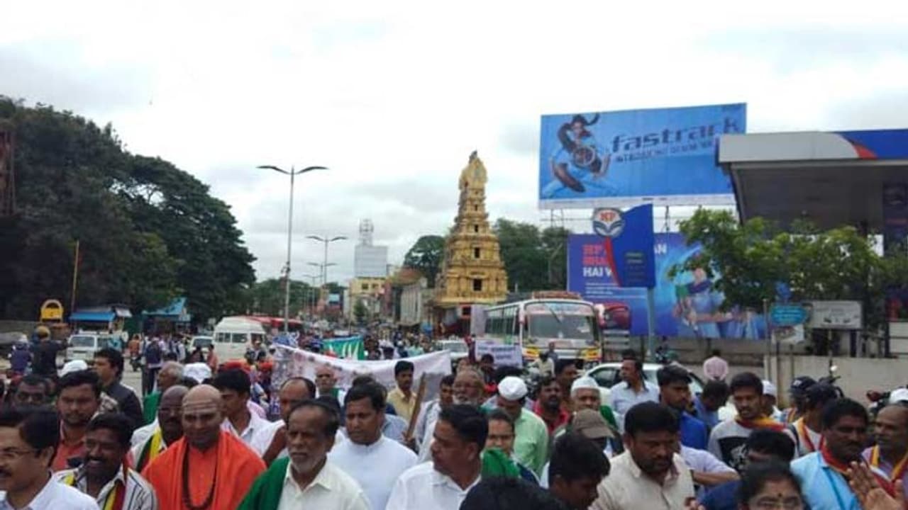 ಶರಾವತಿ ನದಿ ಉಳಿಸಿ ಬೈಕ್ ರ್ಯಾಲಿಯಲ್ಲಿ ಶ್ರೀಗಳು ಭಾಗಿ ಶರಾವತಿ ನದಿ ಉಳಿಸಿ ಬೈಕ್ ರ್ಯಾಲಿಯಲ್ಲಿ ಶ್ರೀಗಳು ಭಾಗಿ