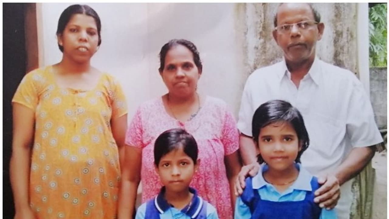 രണ്ട് പെണ്കുട്ടികള് ജനിച്ചതിനെ തുടര്ന്ന് ഭര്ത്താവ് ഉപേക്ഷിച്ചു; ജീവിതമാര്ഗ്ഗമില്ലാതെ ഷീബ രണ്ട് പെണ്കുട്ടികള് ജനിച്ചതിനെ തുടര്ന്ന് ഭര്ത്താവ് ഉപേക്ഷിച്ചു; ജീവിതമാര്ഗ്ഗമില്ലാതെ ഷീബ