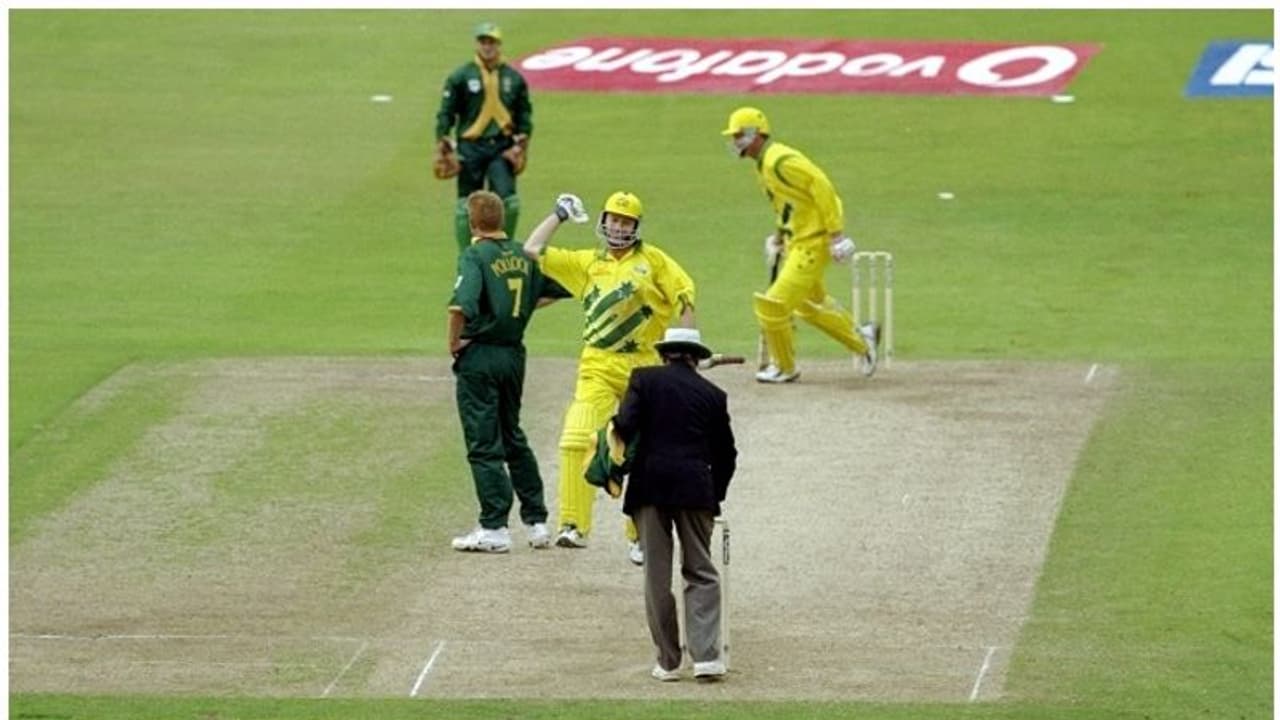 മദ്യപിക്കാൻ അനുവദിക്കണമെന്നാവശ്യപ്പെട്ട് കലാപമുയര്ത്തിയ ഓസീസ് ടീം; ആ കഥ ഇങ്ങനെ മദ്യപിക്കാൻ അനുവദിക്കണമെന്നാവശ്യപ്പെട്ട് കലാപമുയര്ത്തിയ ഓസീസ് ടീം; ആ കഥ ഇങ്ങനെ