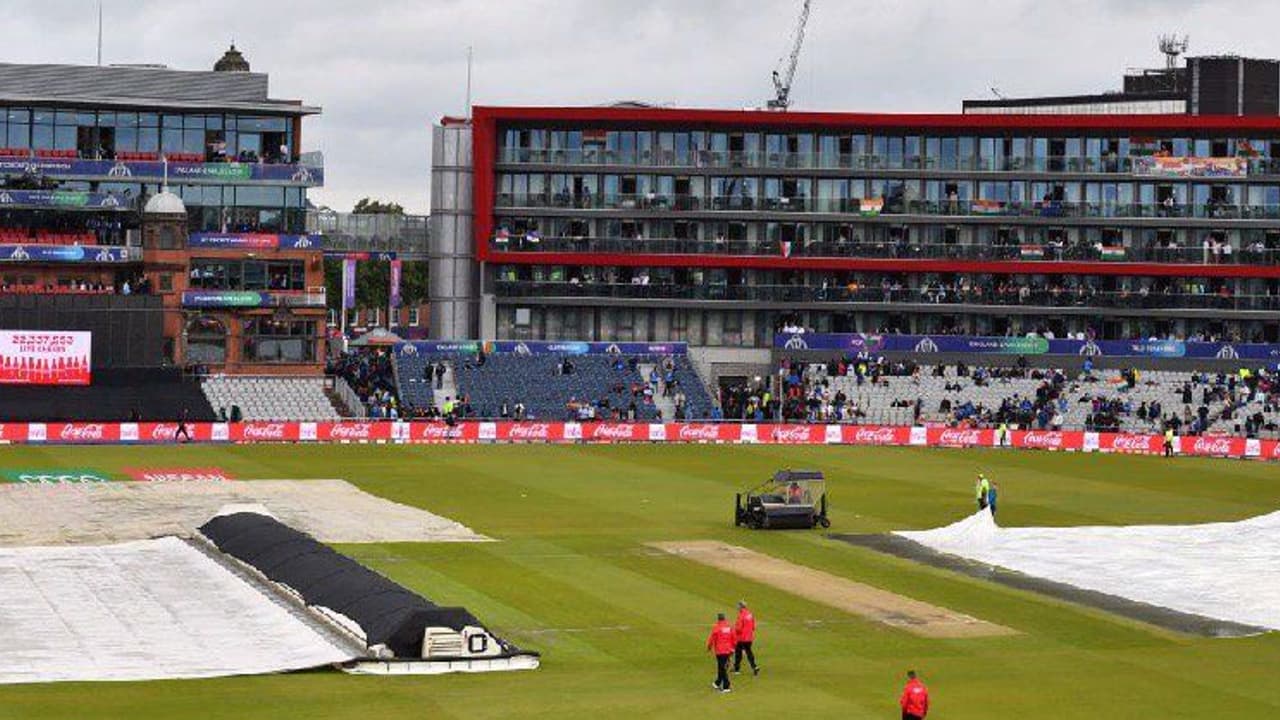 ಇಂಡೋ ಕಿವೀಸ್ ಸೆಮಿಫೈನಲ್: ಮೀಸಲು ದಿನದಲ್ಲಿ ಕದನ ಕುತೂಹಲ! ಇಂಡೋ ಕಿವೀಸ್ ಸೆಮಿಫೈನಲ್: ಮೀಸಲು ದಿನದಲ್ಲಿ ಕದನ ಕುತೂಹಲ!