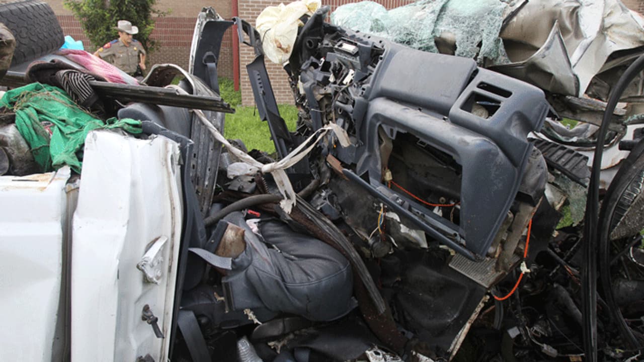 லாரிகள் நேருக்கு நேர் மோதல்... 12 தொழிலாளர்கள் உடல் நசுங்கி உயிரிழப்பு..! லாரிகள் நேருக்கு நேர் மோதல்... 12 தொழிலாளர்கள் உடல் நசுங்கி உயிரிழப்பு..!