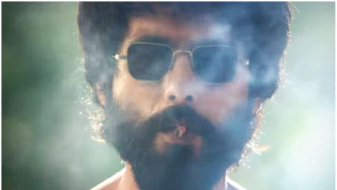 फिल्म कबीर सिंह के निर्देशक पर भड़की एक्ट्रेस रेणुका शहाणे फिल्म कबीर सिंह के निर्देशक पर भड़की एक्ट्रेस रेणुका शहाणे