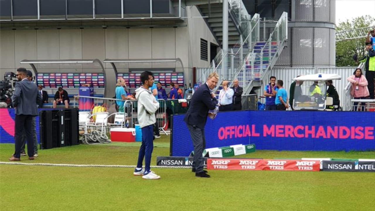 ప్రపంచ కప్ సెమీఫైనల్: భారత యువ బౌలర్ కు ఆసిస్ దిగ్గజం పాఠాలు ప్రపంచ కప్ సెమీఫైనల్: భారత యువ బౌలర్ కు ఆసిస్ దిగ్గజం పాఠాలు