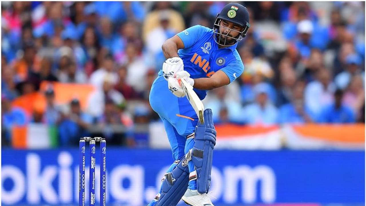 ഋഷഭ് പന്തിനും പിടിച്ച് നില്ക്കാനായില്ല; ഇനി പ്രതീക്ഷകള് ധോണിയില് ഋഷഭ് പന്തിനും പിടിച്ച് നില്ക്കാനായില്ല; ഇനി പ്രതീക്ഷകള് ധോണിയില്