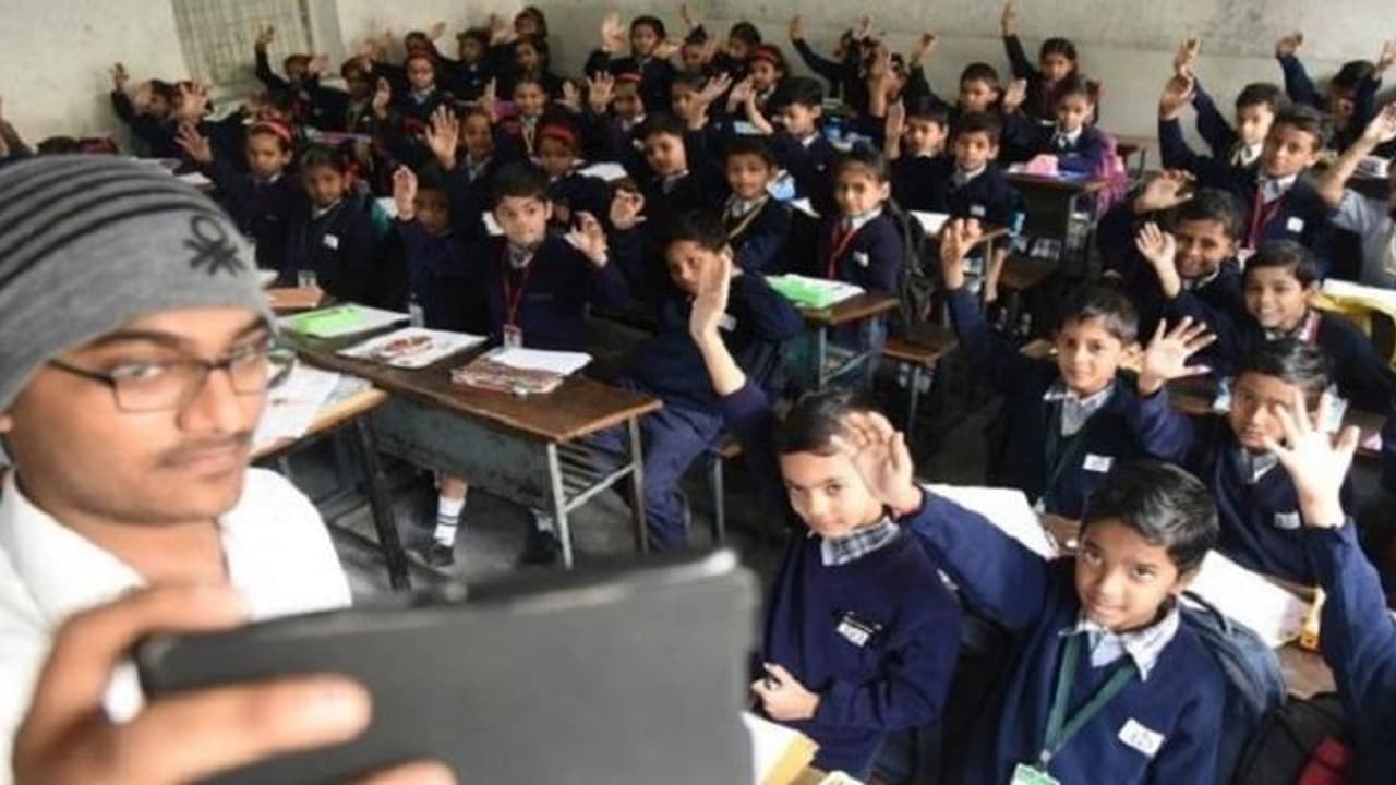 Coronavirus: HRD ministry issues guidelines on education of migrant workers’ children Coronavirus: HRD ministry issues guidelines on education of migrant workers’ children