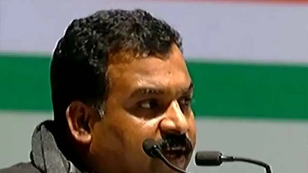 రేపు ఠాగూర్ హైద్రాబాద్ కు రాక: రాహుల్ టూర్, పార్టీ వ్యవహరాలపై చర్చ రేపు ఠాగూర్ హైద్రాబాద్ కు రాక: రాహుల్ టూర్, పార్టీ వ్యవహరాలపై చర్చ