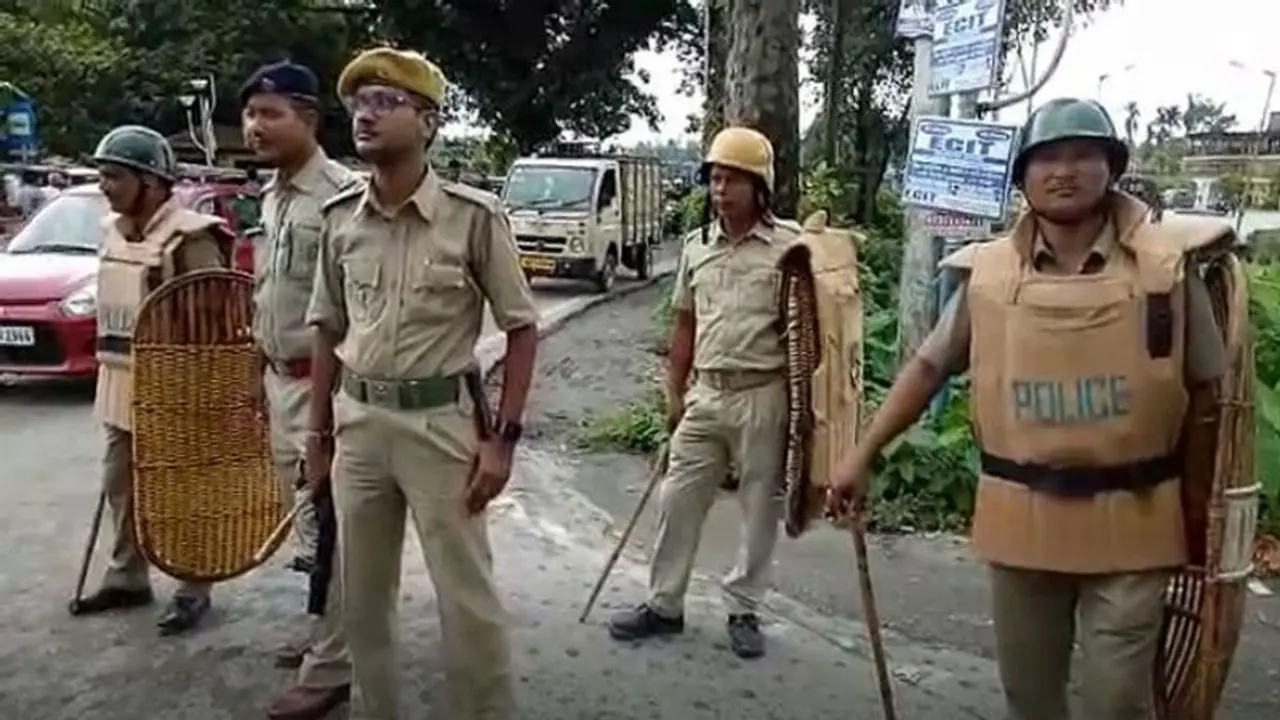 করোনা আতঙ্কে ফতোয়ার মুখে পুলিশকর্মীরা, বিতর্কে তৃণমূলের শ্রমিক সংগঠন