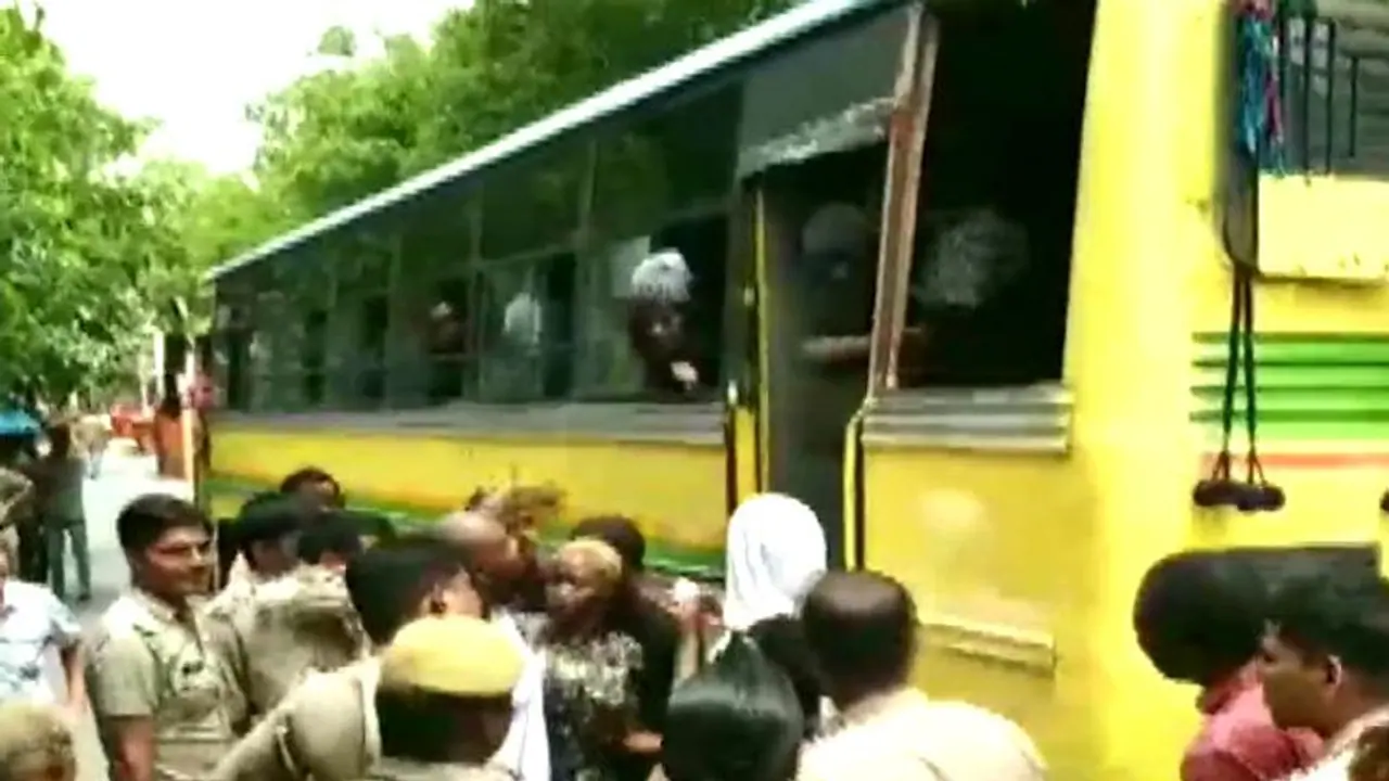 बिना वीजा रह रहे 60 नाइजीरियाई नागरिक गिरफ्तार, नशीले पदार्थों की तस्करी का भी है संदेह