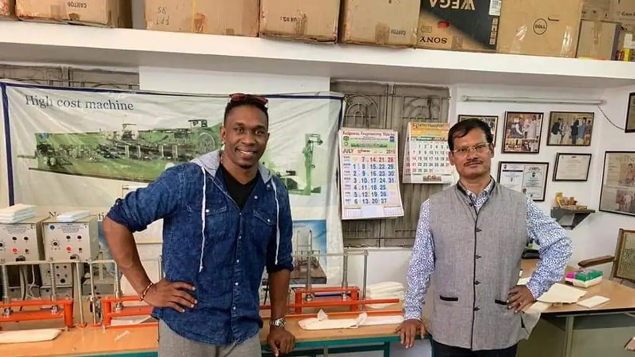 பெண்களை மதிக்கும் கிரிக்கெட் வீரர் டிவைன் பிராவோ ! தன் நாட்டு பெண்களுக்காக அவர் செய்த காரியத்தைப் பாருங்க !! பெண்களை மதிக்கும் கிரிக்கெட் வீரர் டிவைன் பிராவோ ! தன் நாட்டு பெண்களுக்காக அவர் செய்த காரியத்தைப் பாருங்க !!