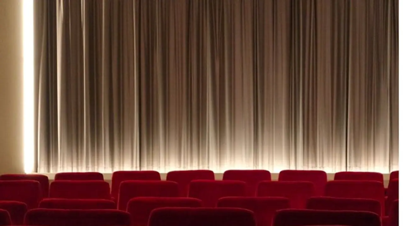 সার্ভিস চার্জে সরকারি শিলমোহর, বাড়ছে হল টিকিটের দাম সার্ভিস চার্জে সরকারি শিলমোহর, বাড়ছে হল টিকিটের দাম