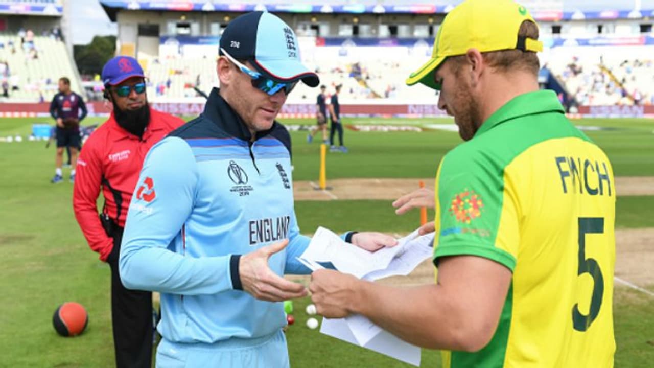 ടോസ് നേടിയിട്ടും രക്ഷയില്ല; ഇംഗ്ലണ്ടിനെതിരെ ഓസീസിന് ബാറ്റിങ് തകര്ച്ച ടോസ് നേടിയിട്ടും രക്ഷയില്ല; ഇംഗ്ലണ്ടിനെതിരെ ഓസീസിന് ബാറ്റിങ് തകര്ച്ച