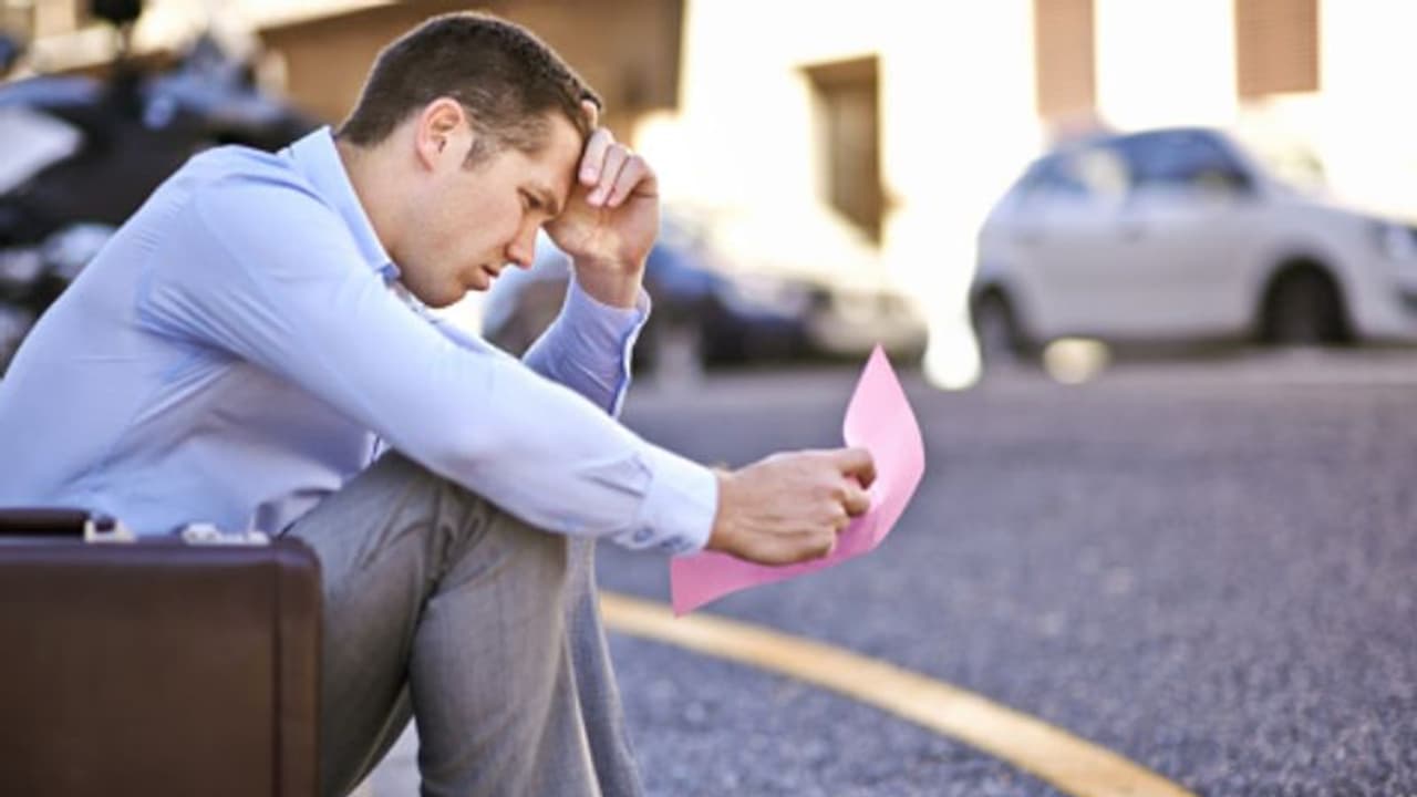 ঠিক যে কারণে এই ৫ রাশির মানুষকে খুব সহজেই চাকরি থেকে বরখাস্ত করা হয়