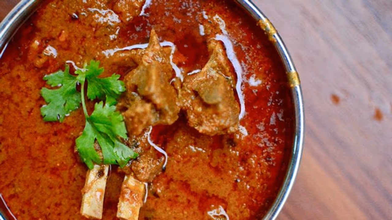 'जहरीली बकरी' के मीट ने ली एक की जान, 9 अभी भी हॉस्पिटल में भर्ती 'जहरीली बकरी' के मीट ने ली एक की जान, 9 अभी भी हॉस्पिटल में भर्ती