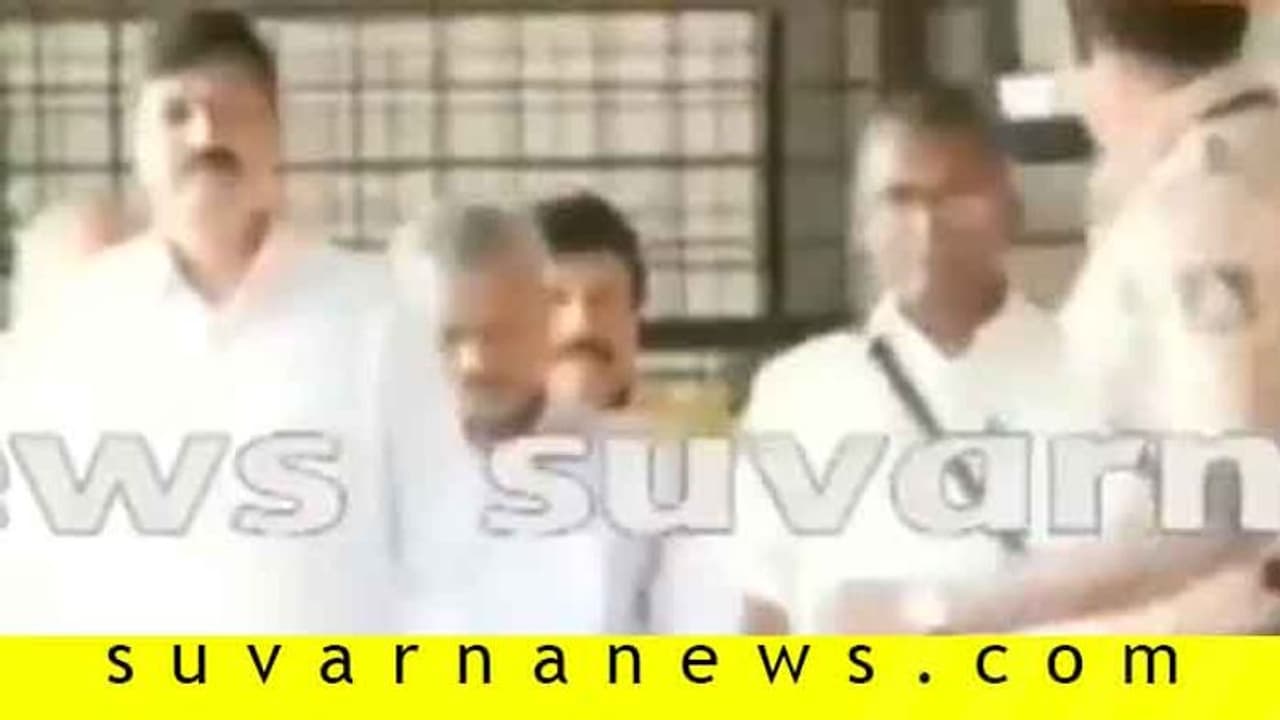 ಓಡೋಡಿ ಬಂದ ರೆಬಲ್ಸ್.. ಸ್ಪೀಕರ್ ಮುಂದೆ 11 ಶಾಸಕರು.. ಒಳಗೇನಾಗ್ತಿದೆ?