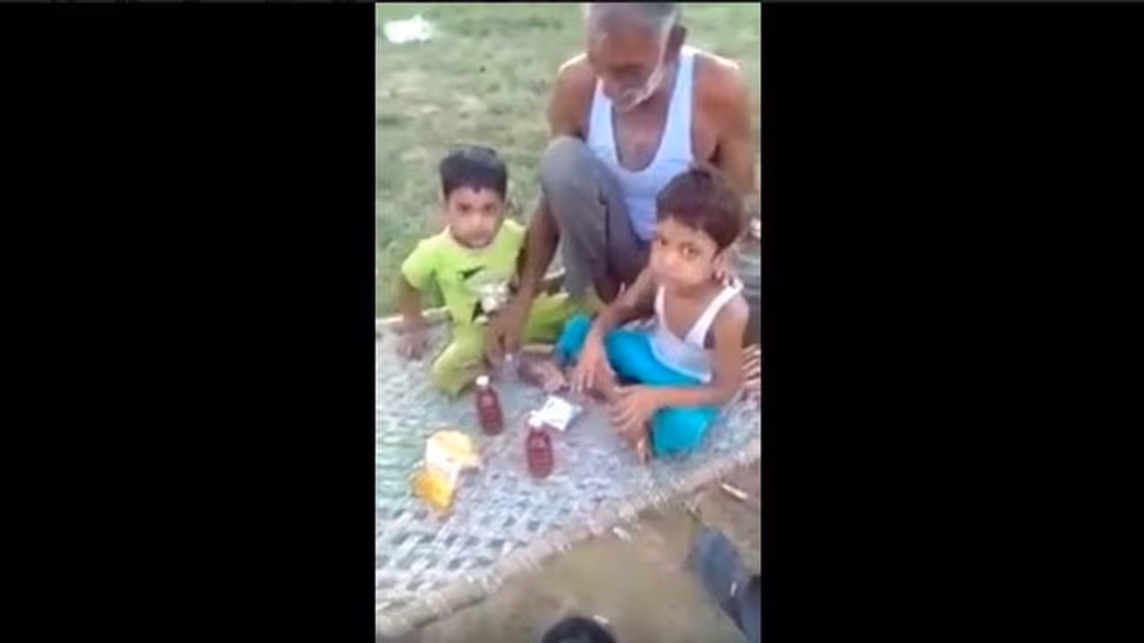 नमकीन का लालच देकर बुजुर्ग ने पहले मासूमों को पिलाई शराब, फिर सुलगाई बीड़ी नमकीन का लालच देकर बुजुर्ग ने पहले मासूमों को पिलाई शराब, फिर सुलगाई बीड़ी