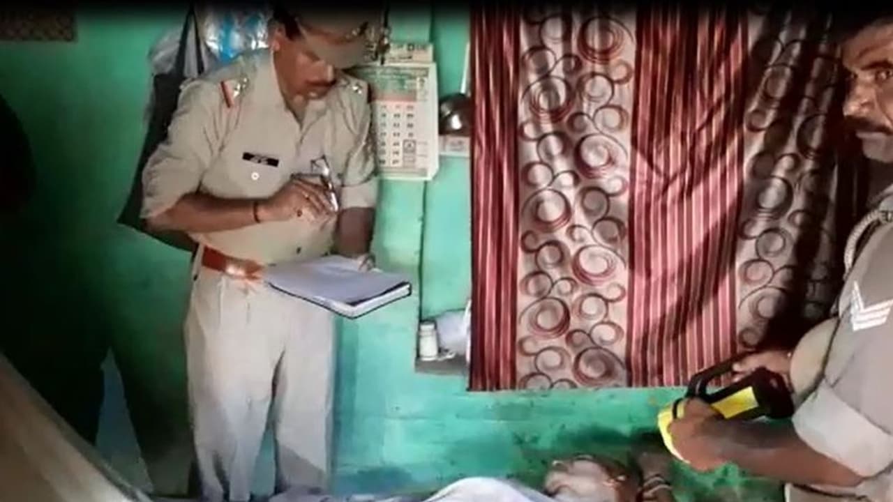 कलह से परेशान पति ने पहले पत्नी को उतारा मौत के घाट, फिर की खुदकुशी कलह से परेशान पति ने पहले पत्नी को उतारा मौत के घाट, फिर की खुदकुशी