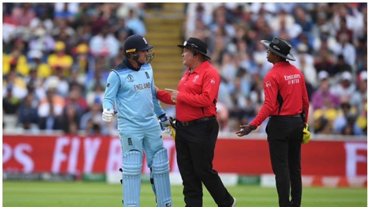 തെറ്റായ ഔട്ട് വിധിച്ച അംപയറോട് കോര്ത്തു; റോയ്ക്ക് പിഴശിക്ഷ തെറ്റായ ഔട്ട് വിധിച്ച അംപയറോട് കോര്ത്തു; റോയ്ക്ക് പിഴശിക്ഷ