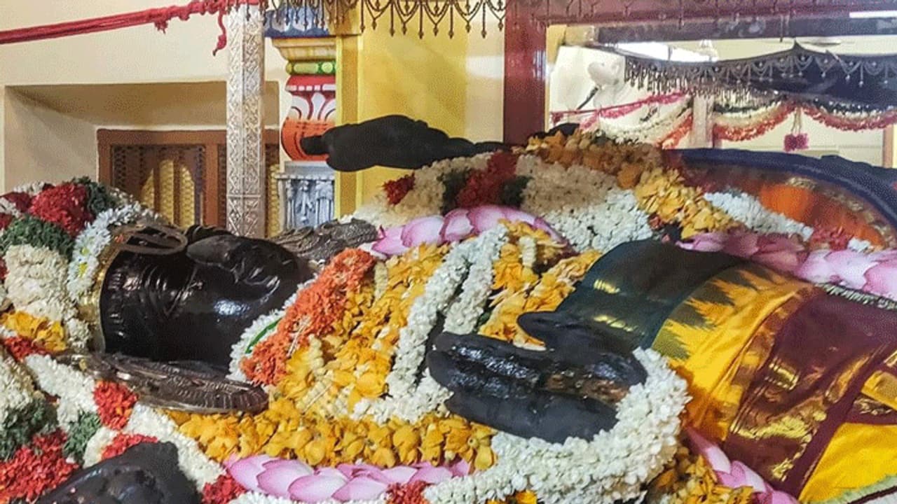 அத்திவரதர் புத்தரா..? குளத்துக்குள் மறைக்கப்பட்டு வைத்தது ஏன்..? அதிர வைக்கும் ரகசியங்கள்..! அத்திவரதர் புத்தரா..? குளத்துக்குள் மறைக்கப்பட்டு வைத்தது ஏன்..? அதிர வைக்கும் ரகசியங்கள்..!