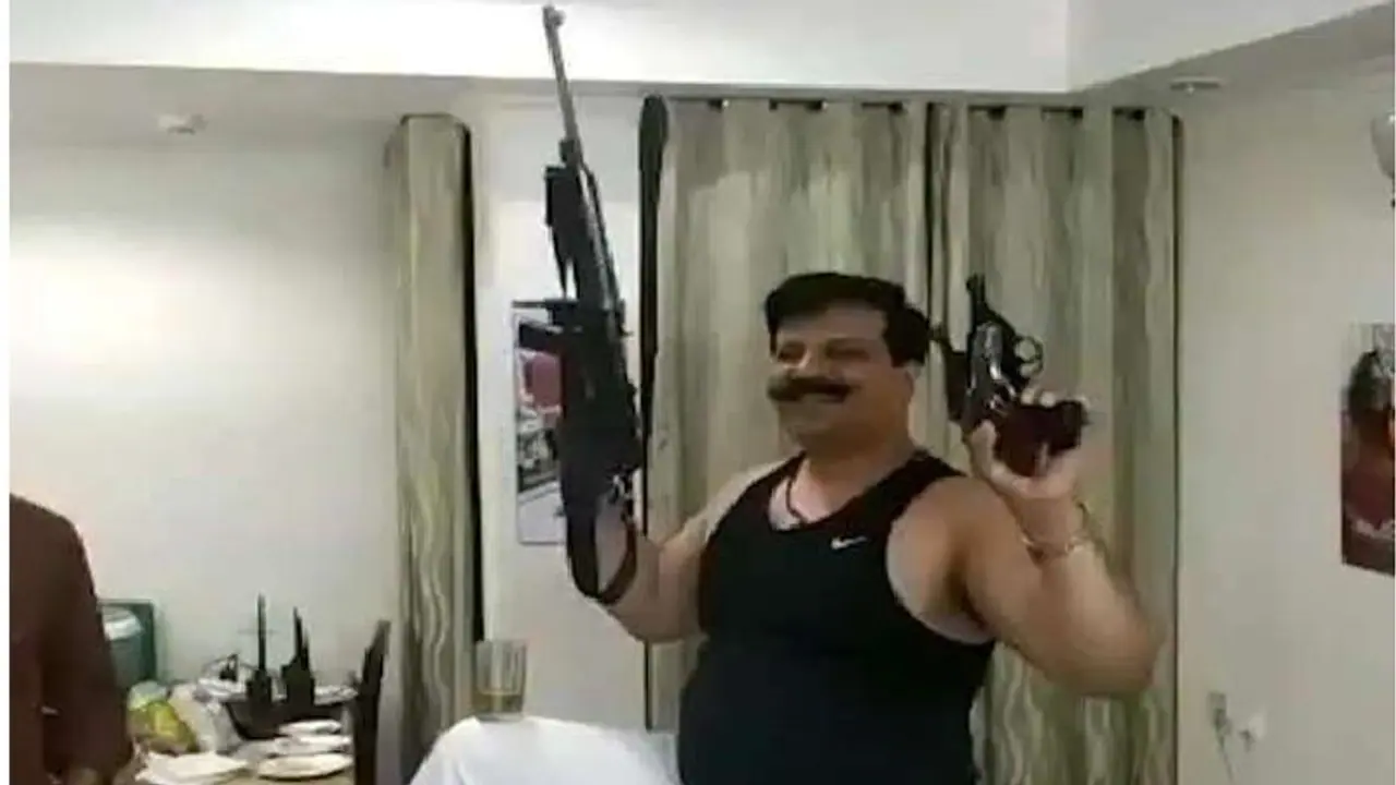 ऐसे MLA से भगवान बचाए, सोशल मीडिया पर हथियार लहराते हुए जनता को दीं खूब गालियां!