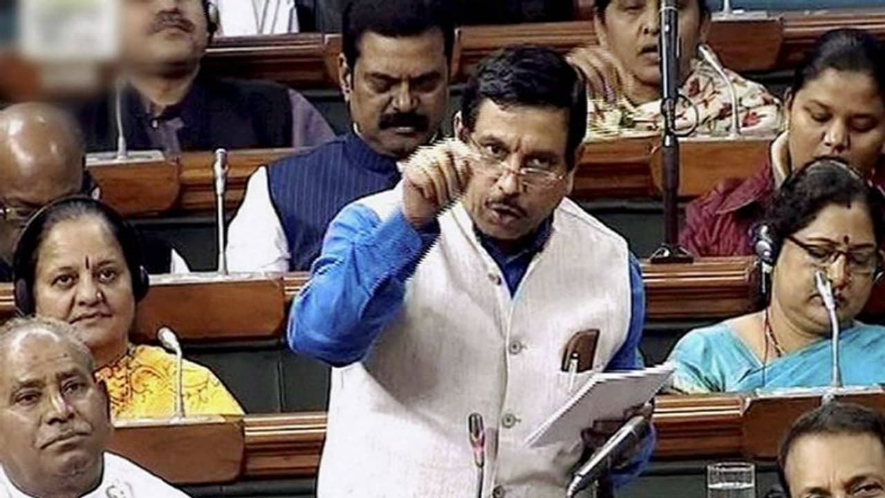 18 ವರ್ಷಗಳಲ್ಲೇ ಮೊದಲು, ಮಧ್ಯರಾತ್ರಿವರೆಗೂ ನಡೆಯಿತು ಲೋಕಸಭಾ ಕಲಾಪ! 18 ವರ್ಷಗಳಲ್ಲೇ ಮೊದಲು, ಮಧ್ಯರಾತ್ರಿವರೆಗೂ ನಡೆಯಿತು ಲೋಕಸಭಾ ಕಲಾಪ!