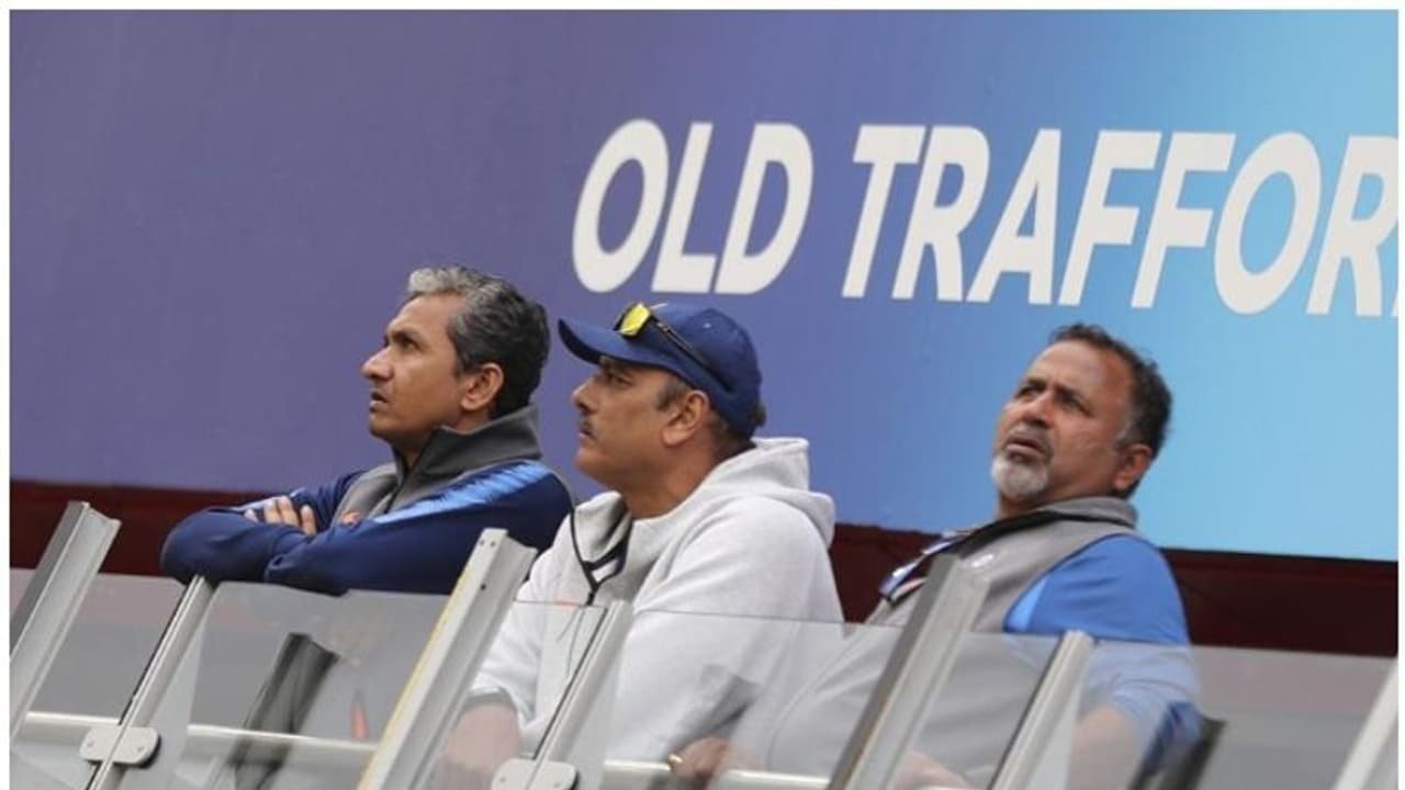 ലോകകപ്പ് തോല്വി; ബാംഗറിന്റെ തൊപ്പി തെറിച്ചേക്കുമെന്ന് റിപ്പോര്ട്ട് ലോകകപ്പ് തോല്വി; ബാംഗറിന്റെ തൊപ്പി തെറിച്ചേക്കുമെന്ന് റിപ്പോര്ട്ട്