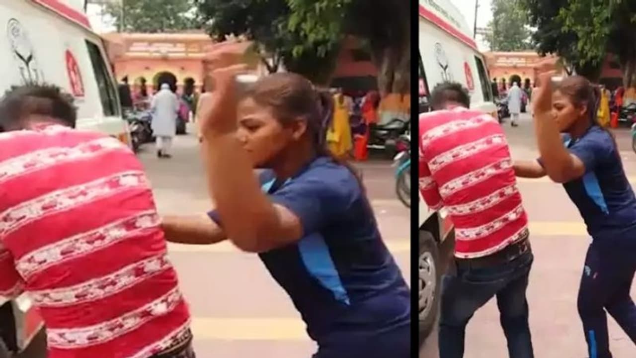 റോഡില് വച്ച് അപമാനിക്കാന് ശ്രമിച്ച യുവാവിനെ പൊതിരെ തല്ലി ബോക്സിംഗ് വിദ്യാര്ത്ഥിനി വീഡിയോ റോഡില് വച്ച് അപമാനിക്കാന് ശ്രമിച്ച യുവാവിനെ പൊതിരെ തല്ലി ബോക്സിംഗ് വിദ്യാര്ത്ഥിനി വീഡിയോ