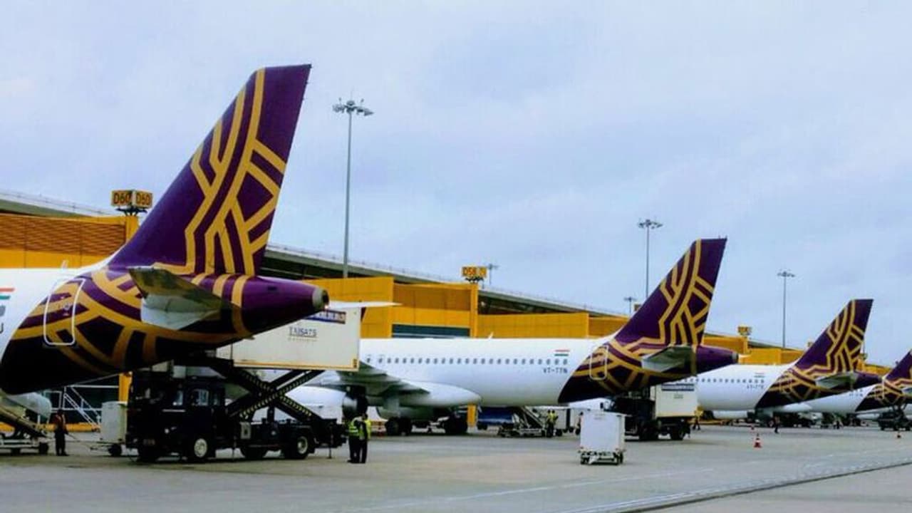 Vistara के चेयरमैन ने कहा, हम एयर इंडिया का कर रहे हैं मूल्यांकन Vistara के चेयरमैन ने कहा, हम एयर इंडिया का कर रहे हैं मूल्यांकन