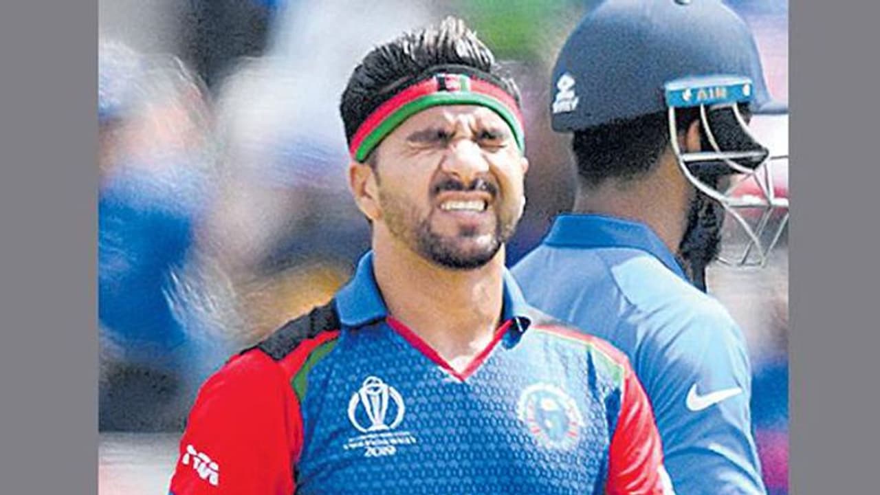 మహిళ పట్ల అసభ్య ప్రవర్తన: ఫాస్ట్ బౌలర్ పై ఏడాది సస్పెన్షన్ వేటు మహిళ పట్ల అసభ్య ప్రవర్తన: ఫాస్ట్ బౌలర్ పై ఏడాది సస్పెన్షన్ వేటు