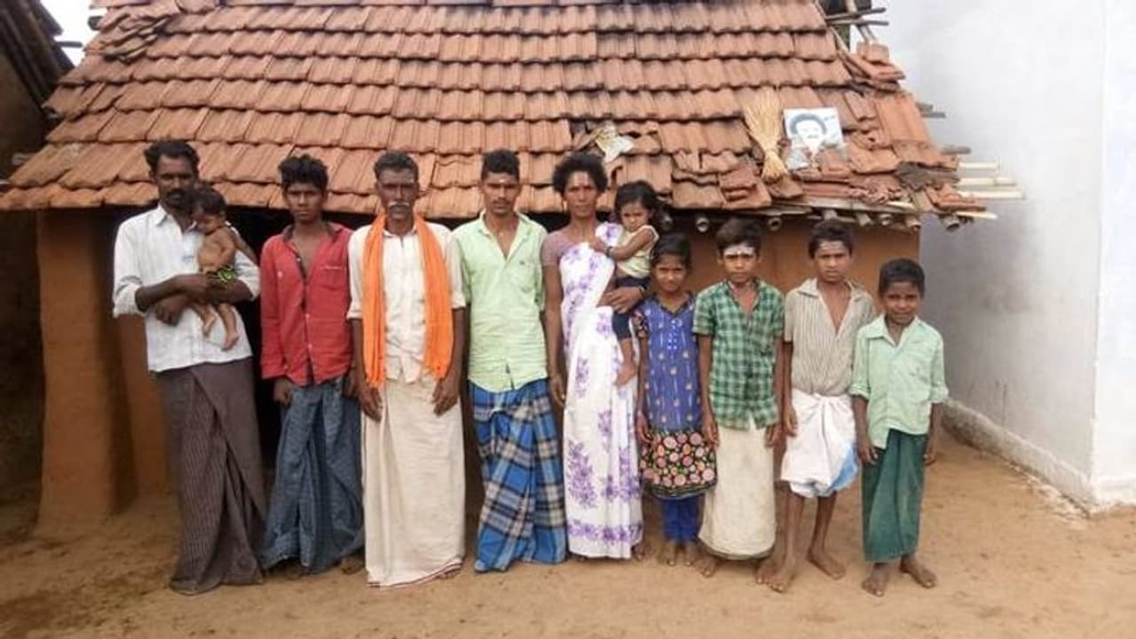 ஆடு மேய்த்த பழங்குடி இன சிறுவனுக்கு கால்நடை டாக்டர் சீட்... கொண்டாடும் மலைவாழ் கிராம மக்கள்!!