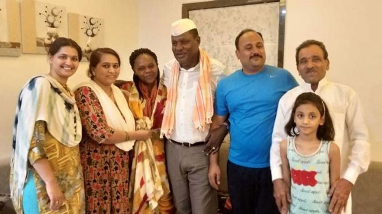 30 साल पहले लिये थे 200 रु. उधार, लौटाने इंडिया आए केन्या के सांसद 30 साल पहले लिये थे 200 रु. उधार, लौटाने इंडिया आए केन्या के सांसद